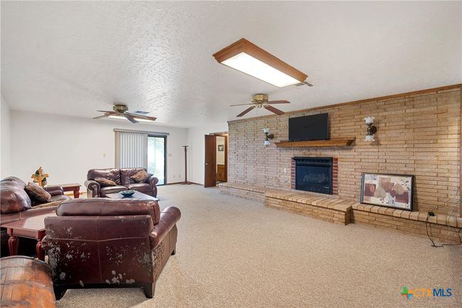 671 Hudson Ln, House other with 4 bedrooms, 3 bathrooms and null parking in Eddy TX | Image 7