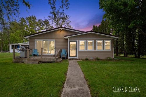 3272 Rau Dr, Sand Lake, MI, 49343-9508 | Card Image