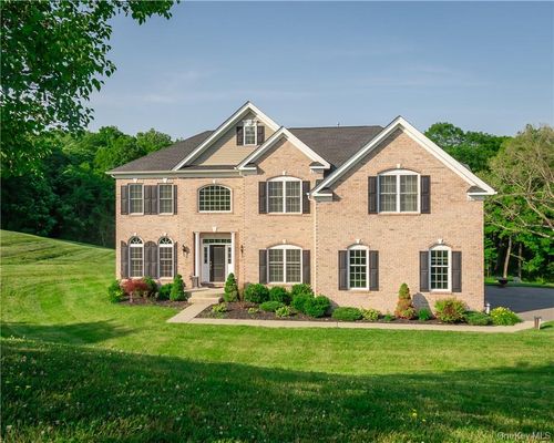 38 Melanie Ln, Hopewell Junction, NY, 12533-5566 | Card Image