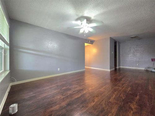 apt-92-3535 Nasa Pkwy, Seabrook, TX, 77586-6428 | Card Image