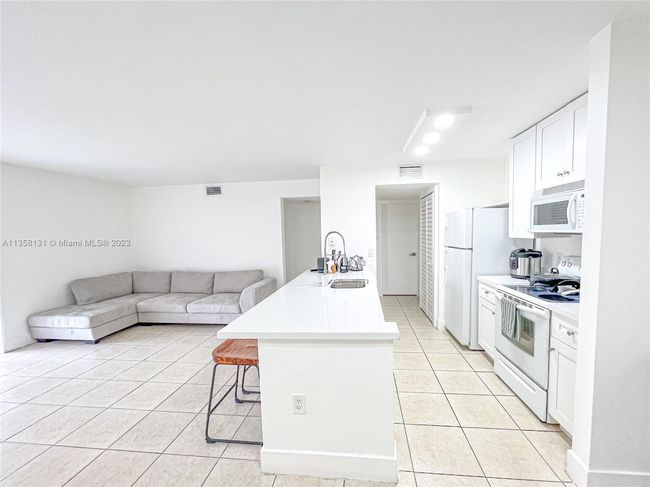 APT-203 - 10521 Sw 157 Th Pl, Condo with 1 bedrooms, 1 bathrooms and null parking in Miami FL | Image 5