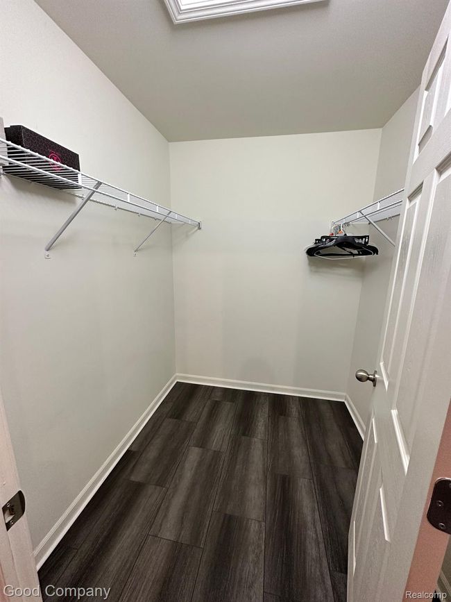 29603 Fox Run Cir, Condo with 3 bedrooms, 2 bathrooms and null parking in Warren MI | Image 9