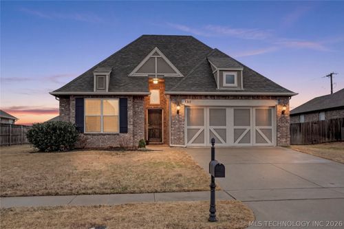 7311 E Oak Ridge Street, Broken Arrow, OK, 74014 | Card Image