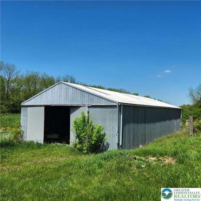 2357 Spring St, House other with 6 bedrooms, 2 bathrooms and null parking in Coplay PA | Image 22