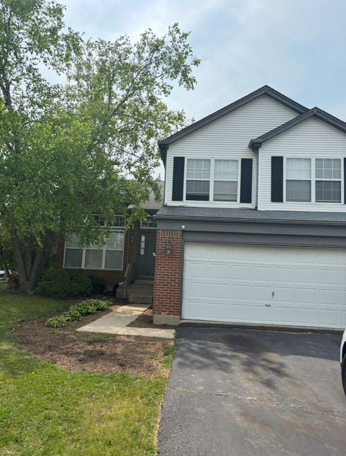 21 E Dahlia Ln, Round Lake Beach, IL, 60073-4043 | Card Image