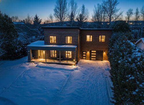 943 Rue Després, Sherbrooke, QC, J1E3N1 | Card Image