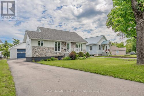 31 King St, Kapuskasing, ON, P5N1K5 | Card Image