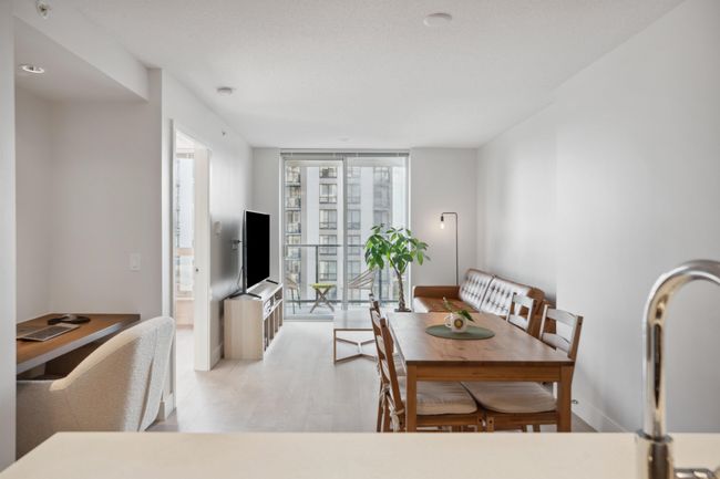1708 - 3007 Glen Dr, Condo with 1 bedrooms, 1 bathrooms and 1 parking in Coquitlam BC | Image 14