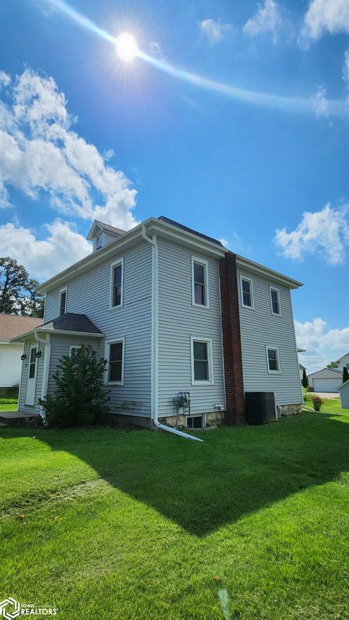 205 Park St, Garwin, IA, 50632-9735 | Card Image