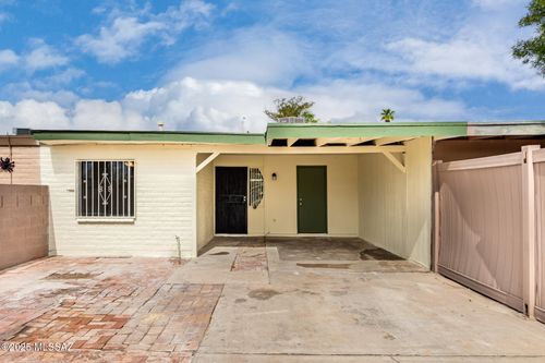 856 W Wedwick St, Tucson, AZ, 85706-3136 | Card Image