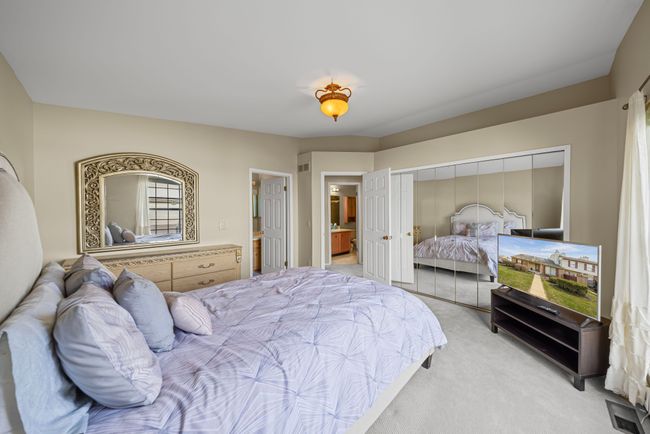 38906 Country Cir, Condo with 2 bedrooms, 3 bathrooms and null parking in Farmington Hills MI | Image 15