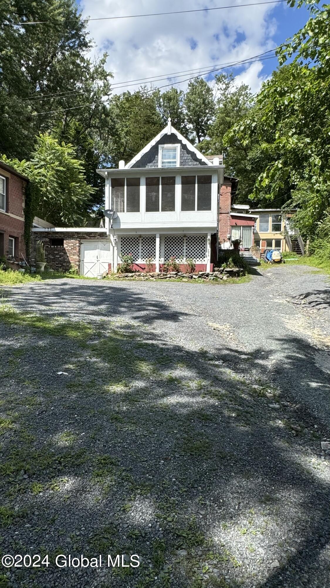 Delaware Ave, Albany, NY 12209