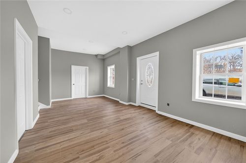 420 River St, Woonsocket, RI, 02895-2935 | Card Image