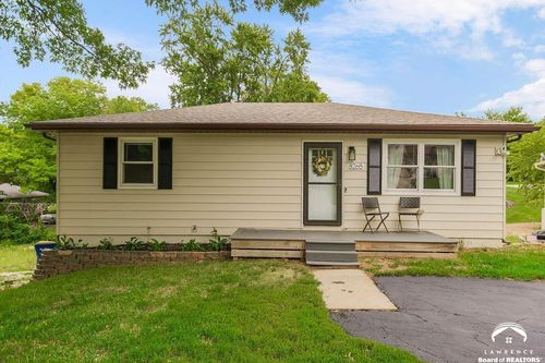 8265 Hill Cir, De Soto, KS, 66018-8209 | Card Image