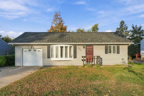 206 2nd Avenue, Hiawatha, IA, 52233 | Card Image