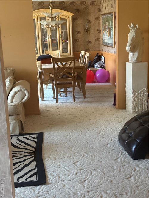 1329 Arrowwood Ln, Grand Blanc, MI, 48439-4858 | Card Image