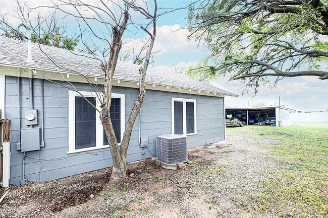 304 Rock Hill Rd, House other with 2 bedrooms, 1 bathrooms and null parking in Bowie TX | Image 25