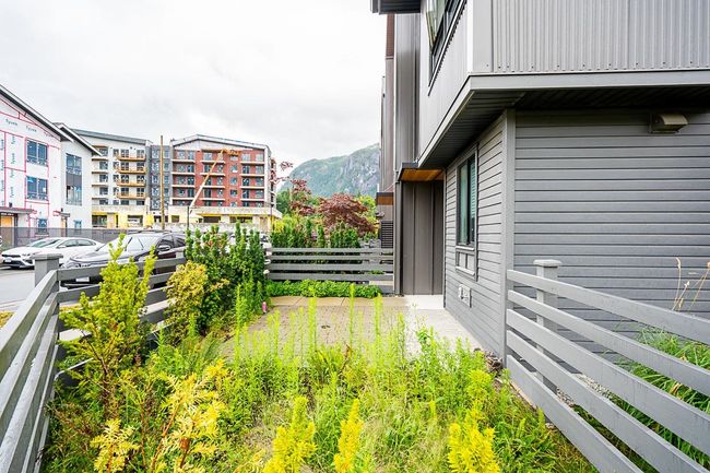 1351 Marinaside Place, Townhouse with 3 bedrooms, 3 bathrooms and 3 parking in Squamish BC | Image 5
