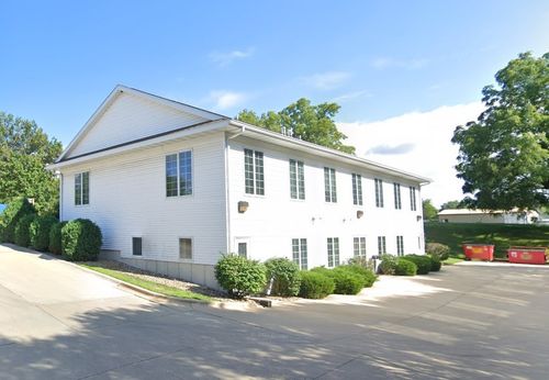 ste-200-3037 Center Point Rd Ne, Cedar Rapids, IA, 52402-4074 | Card Image