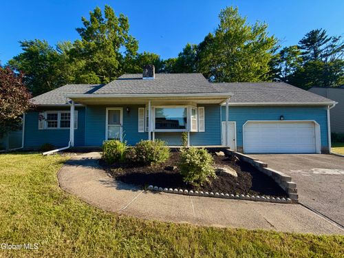 31 Laura Dr, Latham, NY, 12110-2307 | Card Image