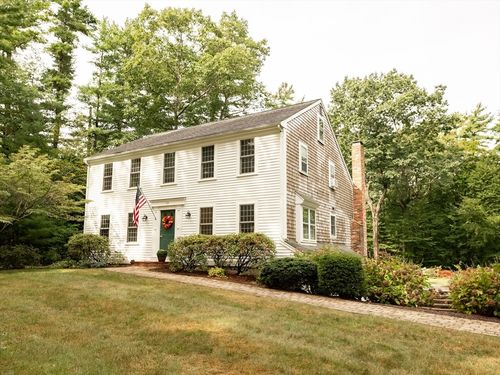 110 Keene St, Duxbury, MA, 02332-3403 | Card Image