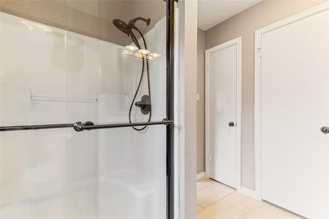 Primary Bathroom | Image 16