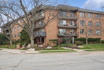 303 - 711 Oak Street, Condo with 2 bedrooms, 2 bathrooms and 2 parking in Winnetka IL | Image 1