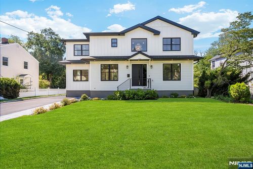 326 Northern Pkwy, Ridgewood, NJ, 07450-2621 | Card Image