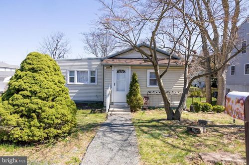61 Chestnut Ln, Pine Hill, NJ, 08021-6177 | Card Image
