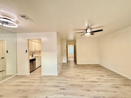 36-6401 Skyline Dr, Houston, TX, 77057-6409 | Card Image