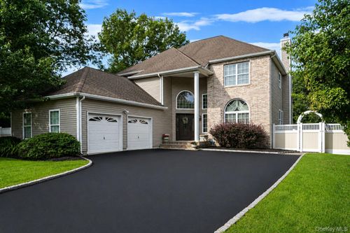 44 Independence Way, Miller Place, NY, 11764-2338 | Card Image