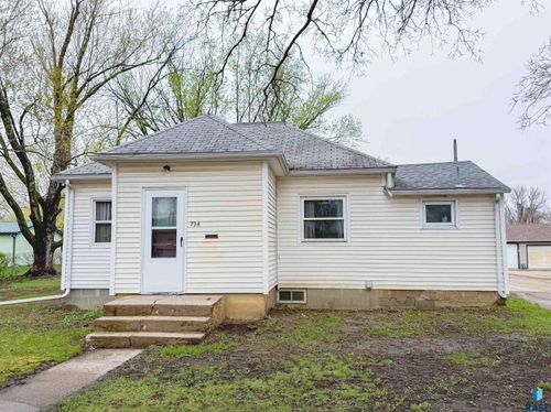 714 Nw 3rd St Street, Madison, SD, 57042 | Card Image