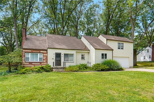 3504 Lakeview Blvd, Stow, OH, 44224-3906 | Card Image