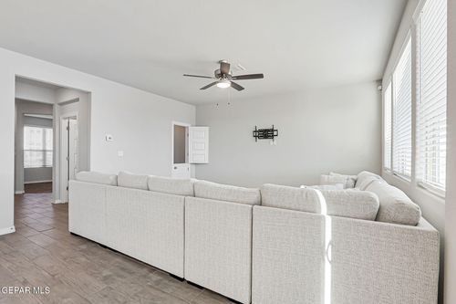 13130 Oakhampton Ave, El Paso, TX, 79928-5386 | Card Image