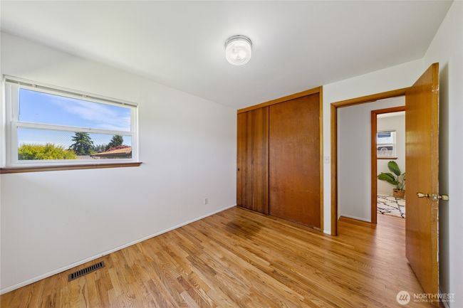 3309 W 2 Nd St, House other with 3 bedrooms, 1 bathrooms and 1 parking in Anacortes WA | Image 24