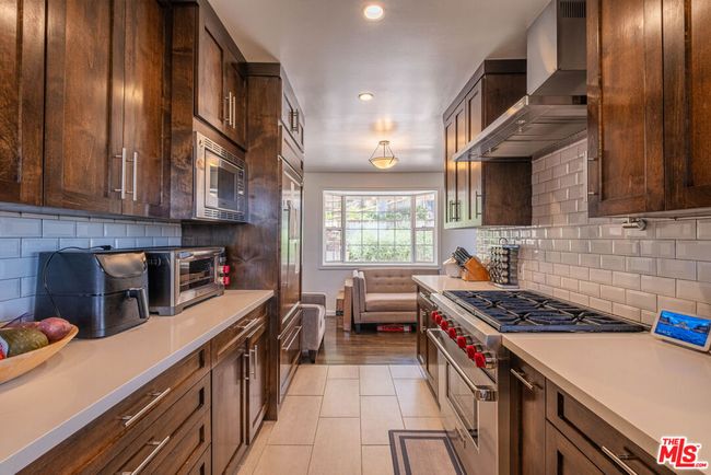 14563 Round Valley Dr, House other with 4 bedrooms, 2 bathrooms and 2 parking in Sherman Oaks CA | Image 12