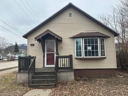 227 E Howard St, Winona, MN, 55987-5529 | Card Image