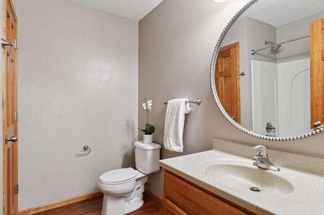 Upper level bathroom with shower/tub combo | Image 19