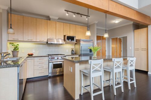 514-560 Raven Woods Drive, North Vancouver, BC, V7G2T3 | Card Image