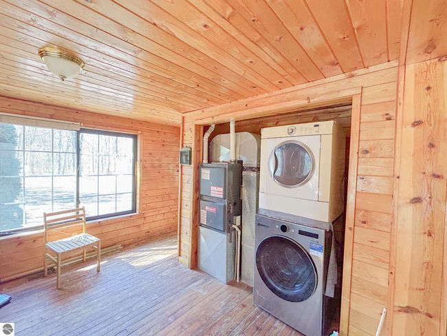 10090 Snowbowl Rd, House other with 2 bedrooms, 1 bathrooms and null parking in Houghton Lake MI | Image 13