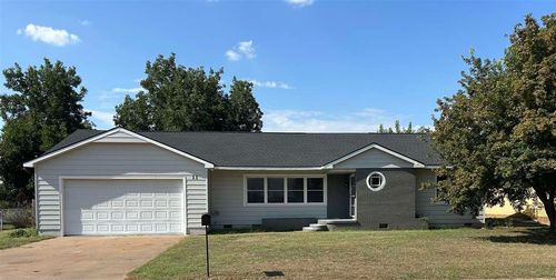 11 Hillcrest St, Perry, OK, 73077-7011 | Card Image