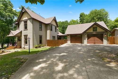 402 E Spring St, Fayetteville, AR, 72701-4328 | Card Image