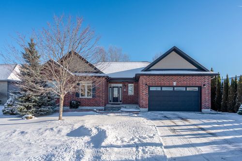 206 Cedarstone St, Richmond, ON, K0A2Z0 | Card Image