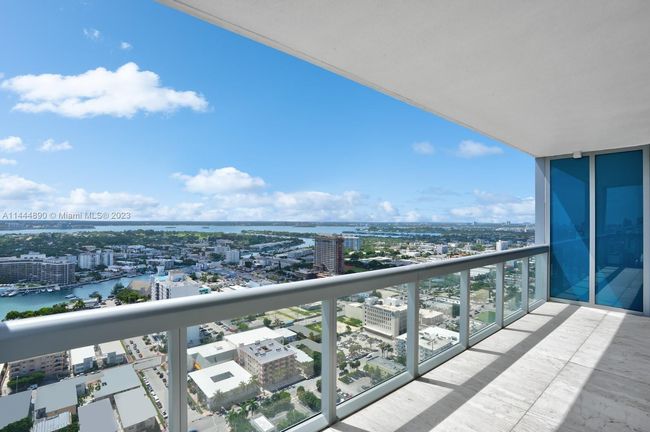 3304/01 - 6899 Collins Ave, Condo with 5 bedrooms, 5 bathrooms and null parking in Miami Beach FL | Image 41