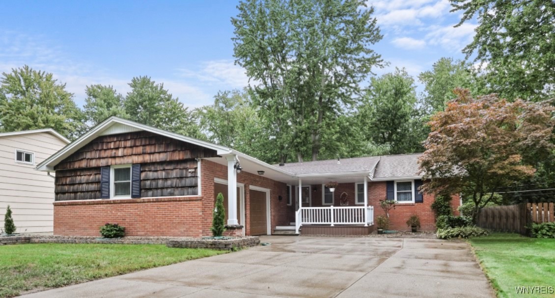 Cottonwood Dr, Buffalo, NY 14221