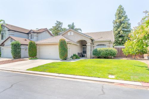 8639 N Talladega Way, Fresno, CA, 93720-5335 | Card Image