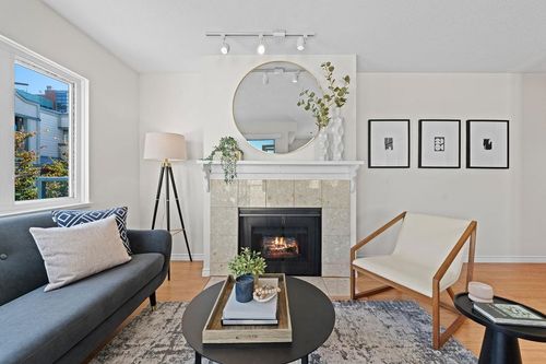 206-629 W 7th Ave, Vancouver, BC, V5Z1B6 | Card Image