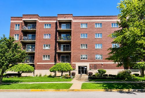 202-1330 Perry St, Des Plaines, IL, 60016-7133 | Card Image