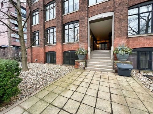 101-1 Columbus Ave, Toronto, ON, M6R1S1 | Card Image