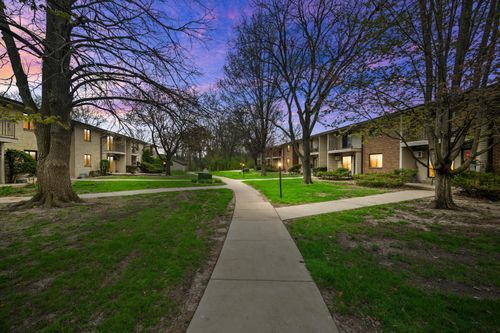 1654 S Carriage Ln, New Berlin, WI, 53151 | Card Image